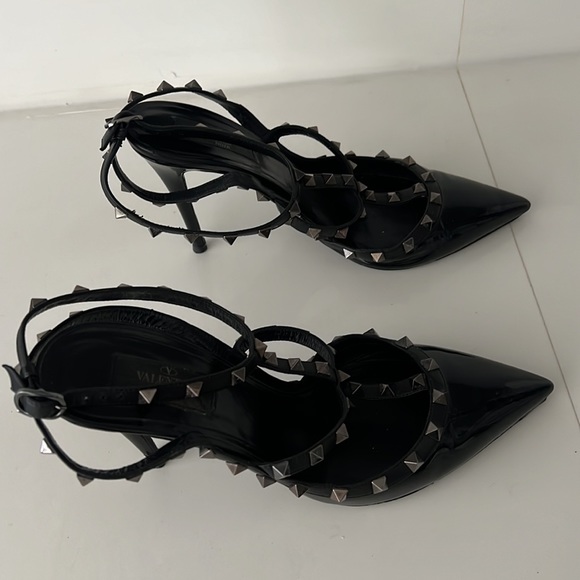 Black patent leather Valentino shoes size 41 - Picture 1 of 11